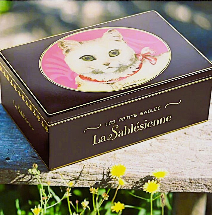 La Sablésienne, White Cat Tin of Pure French Butter Choc Chip
