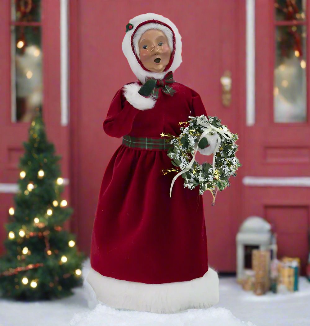 Byers deals Caroler Santa & Mrs Claus