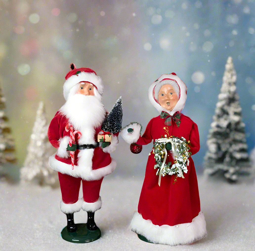 Byers Caroler discount Santa & Mrs Claus